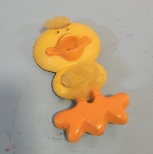 Vintage Avon Luv a Ducky pin